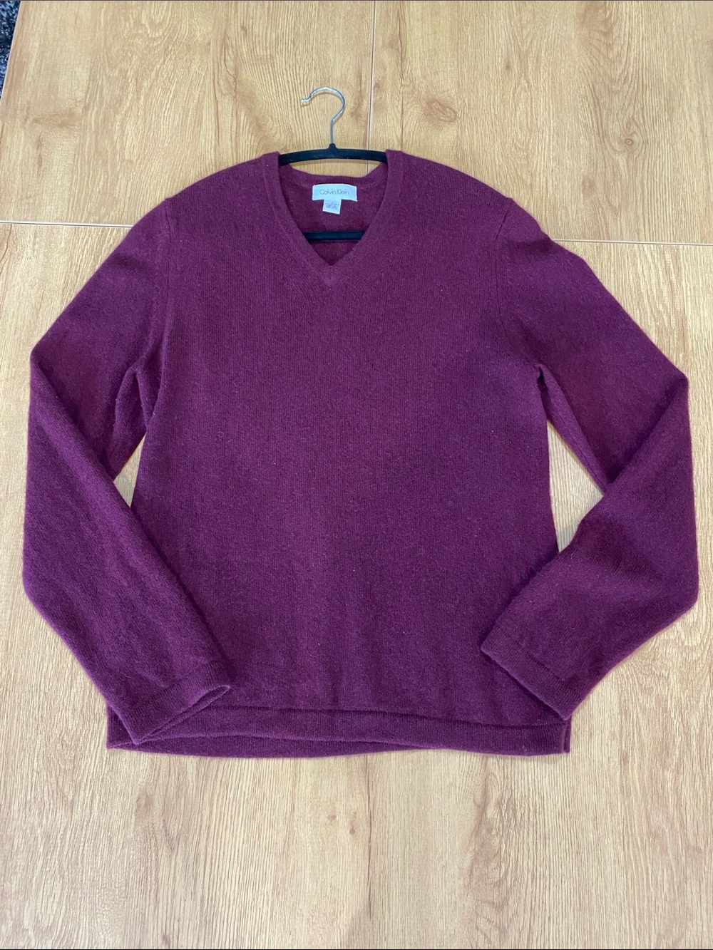 Calvin Klein Men's Cashmere V-Neck Sweater in Burgundy